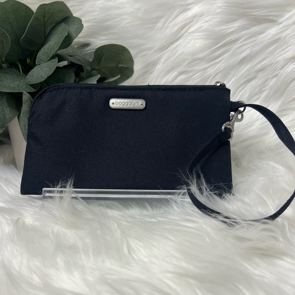 Baggallini Elegant Black Wristlet